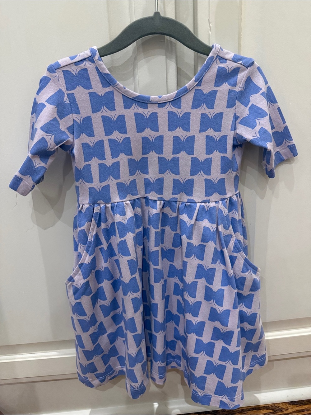 Hanna Andersson Lavender Elbow Length Dress with Graphic Blue Butterfly Print